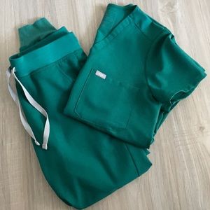 FIGS Hunter Green Scrub Set